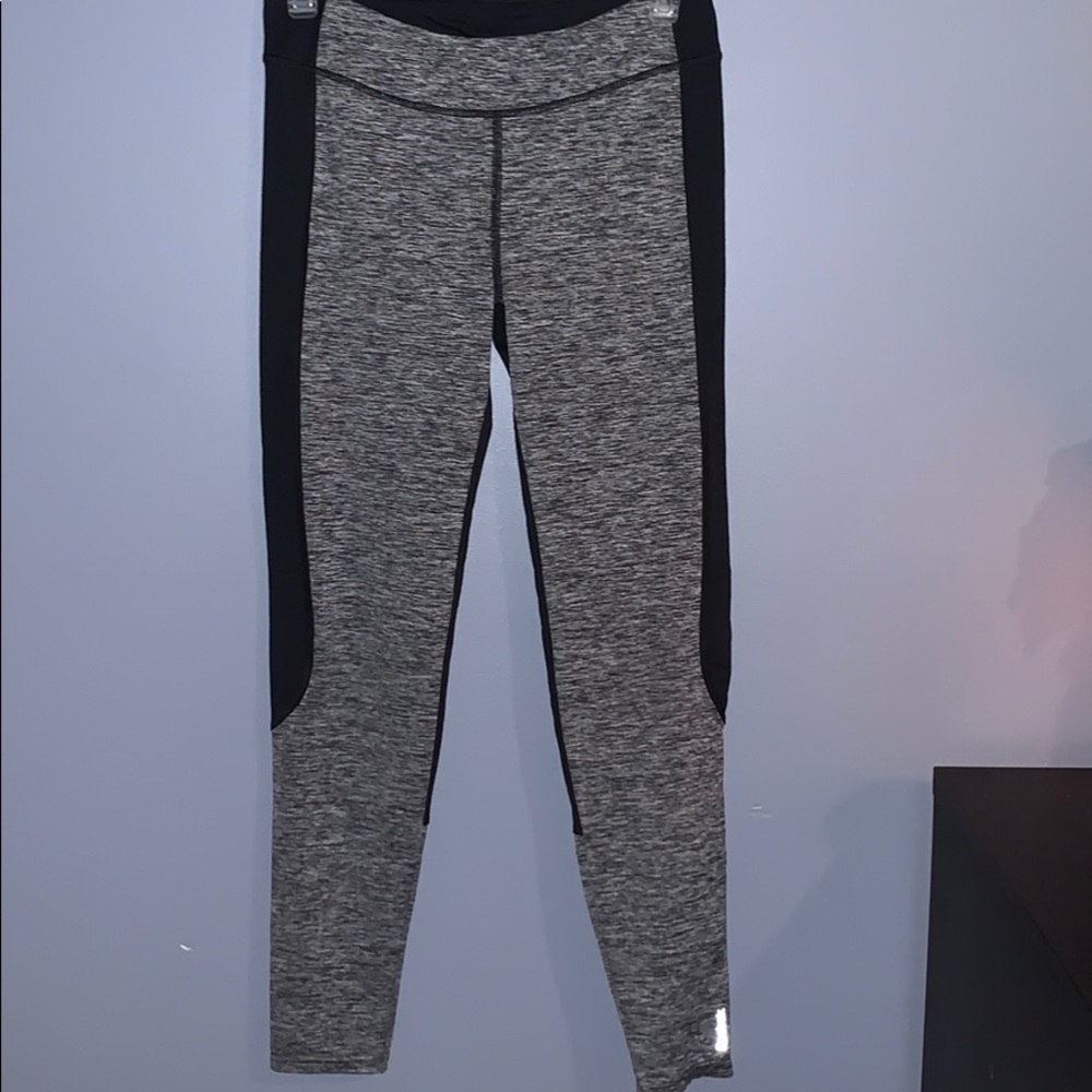 Reebok Size XL Grey and Black Athletic Leggings